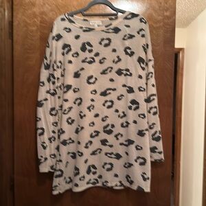 Perfect peach cheetah sweater